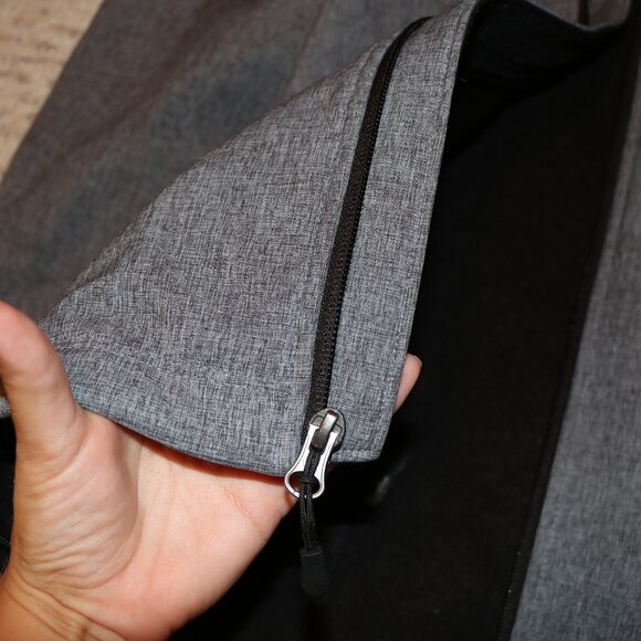 KIRKLAND RAIN COAT - Picture 3 of 4